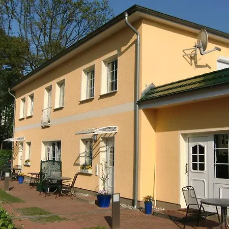 Golz Am See 3 アパート